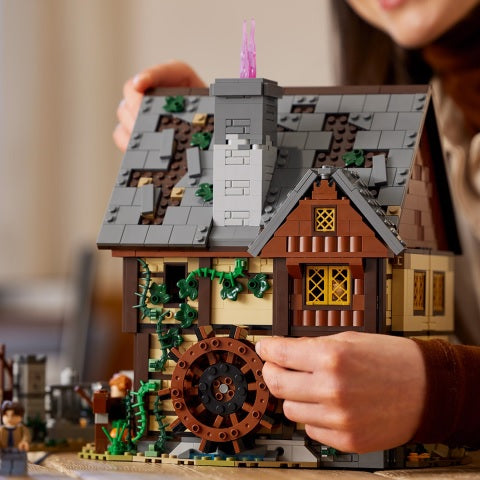 LEGO Ideas - Sanderson Sisters’ Cottage (21341)