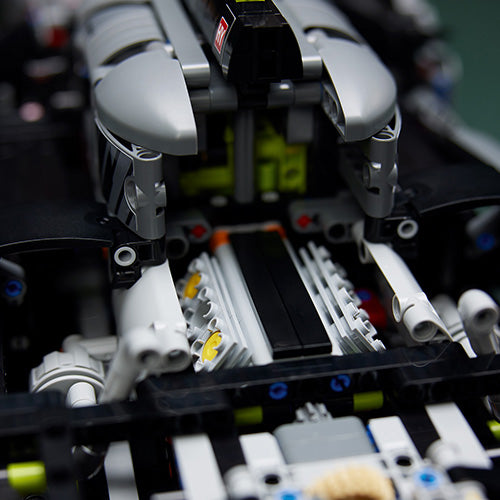 LEGO Technic - PEUGEOT 9X8 24H Le Mans Hybrid Hypercar (42156)