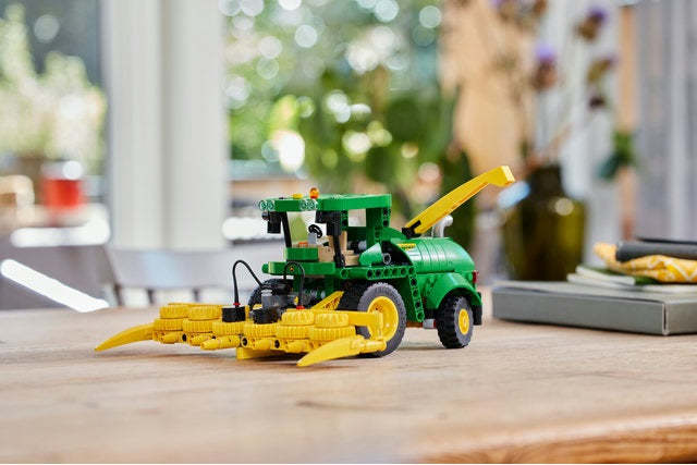 LEGO Technic - John Deere 9700 Forage Harvester (42168)