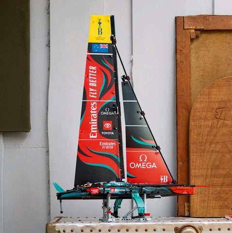Lego Technic - Emirates Team New Zealand AC75 Yacht (42174)