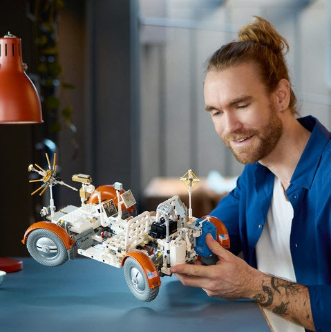 LEGO Technic - NASA Apollo Lunar Roving Vehicle (42182)