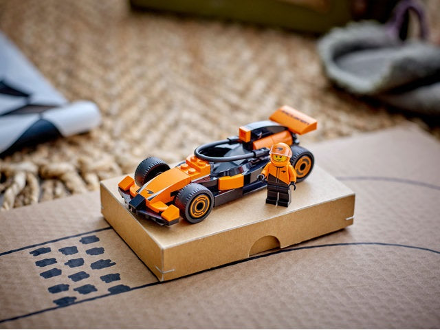 Lego City - F1 Driver with McLaren Race Car (60442)
