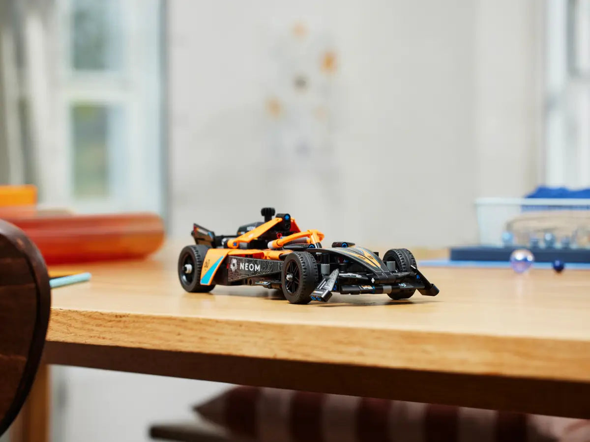 LEGO Technic - Neom McLaren Formule E Race Car (42169)