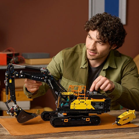 LEGO Technic - Volvo EC500 Hybrid Excavator (42215)
