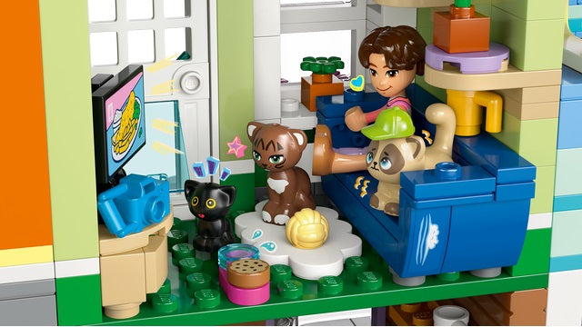 LEGO City - Apartments and Stores (42670)