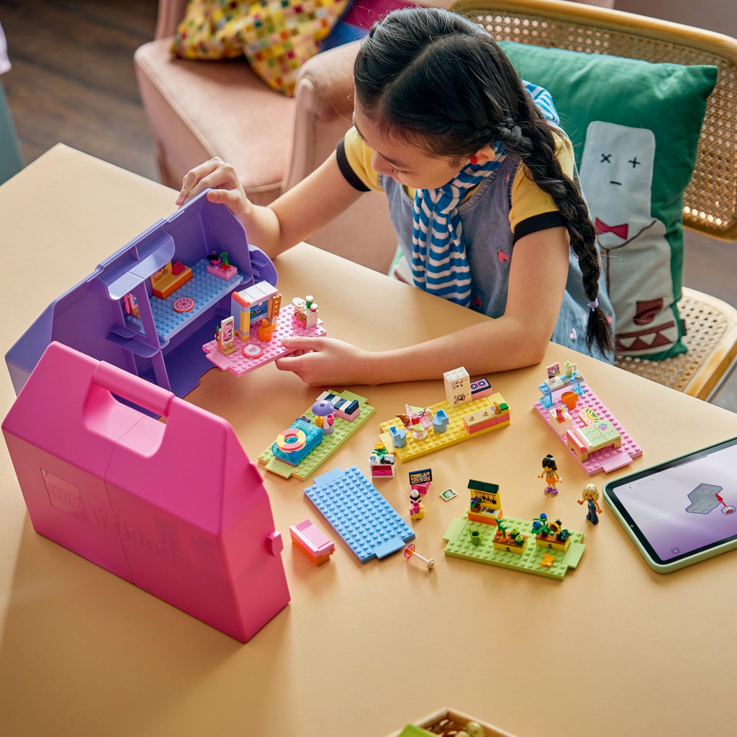LEGO Friends - Creative Dollhouse Suitcase (42697)