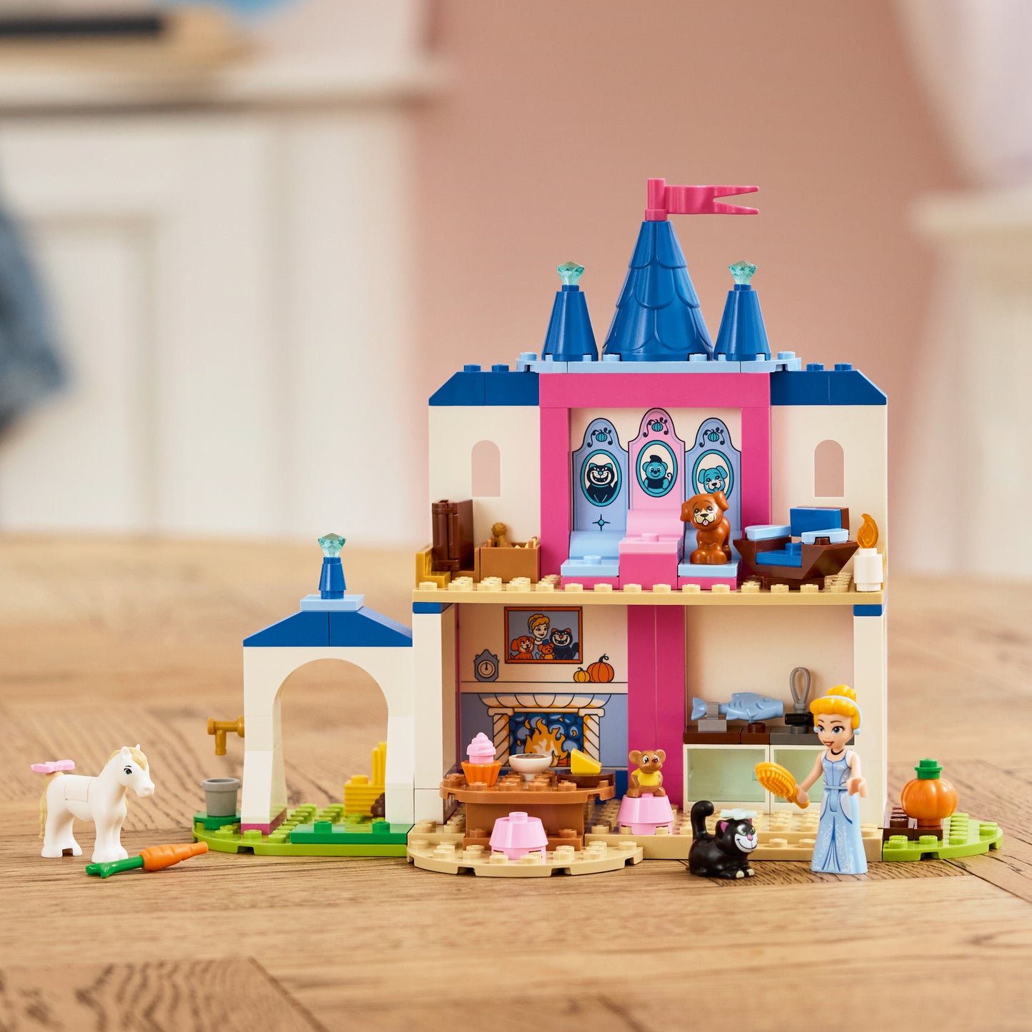 LEGO Disney - Cinderella Animal Frends Castle (43283)