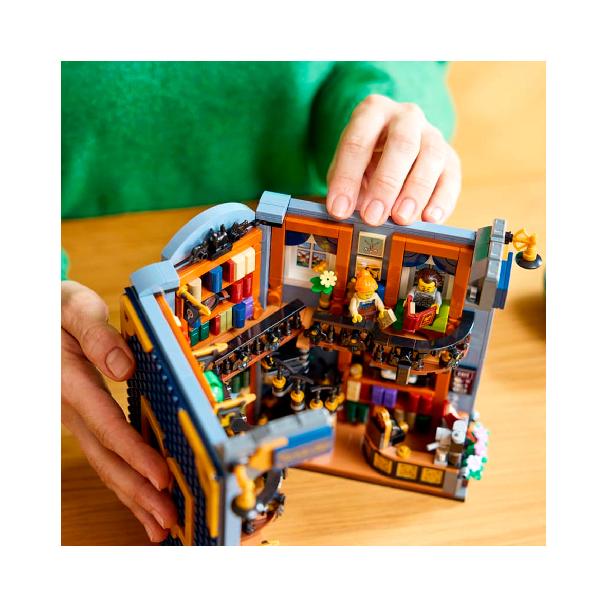 LEGO Icons - Bookstore Book Nook (11379)