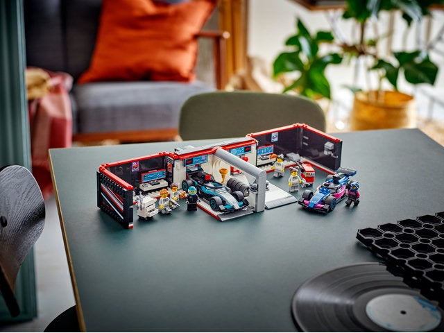 Lego City - Garage & Mercedes-AMG & Alpine Cars (60444)