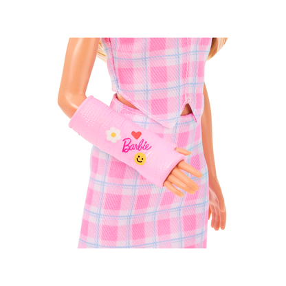 Barbie - Fashionistas - Blonde Hair and with Pink Arm Cast Accessory