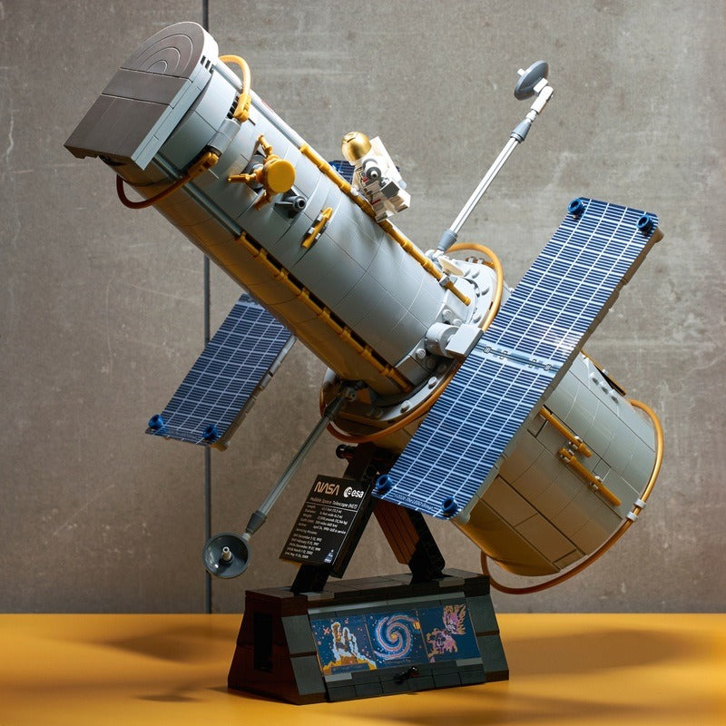 LEGO Icons - Hubble Space Telescope (11382)