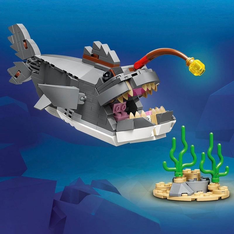 LEGO Creator - Fierce Shark With a Treasure Chest (31381)