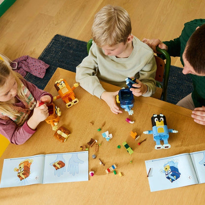 LEGO Bluey - Brick-Built Bluey Family (11217)