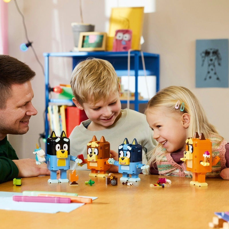LEGO Bluey - Brick-Built Bluey Family (11217)
