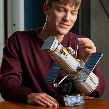 LEGO Icons - Hubble Space Telescope (11382)