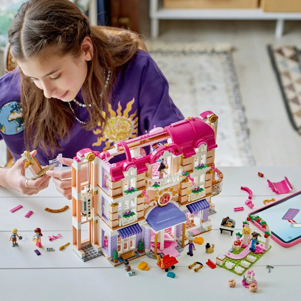 LEGO Friends - Heartlake City Grand Hotel (42704)