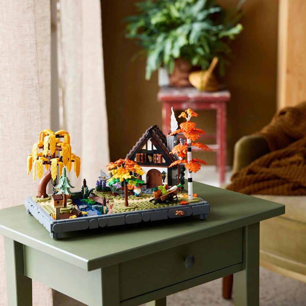 LEGO Icons - Autumn Cottage Garden (11372)