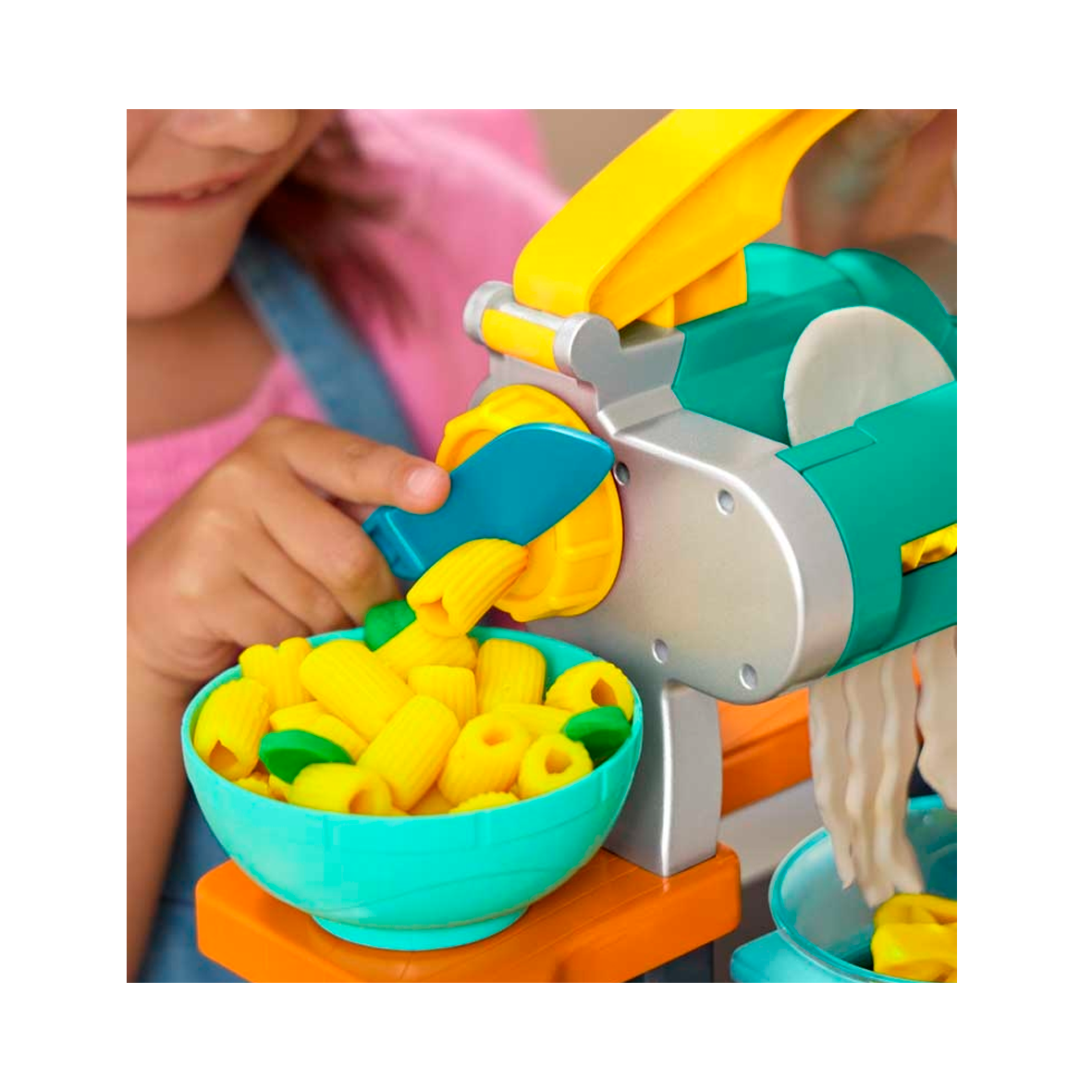 Play-Doh - Super Sizzlin Kitchen with 8 Play-Doh Tubs